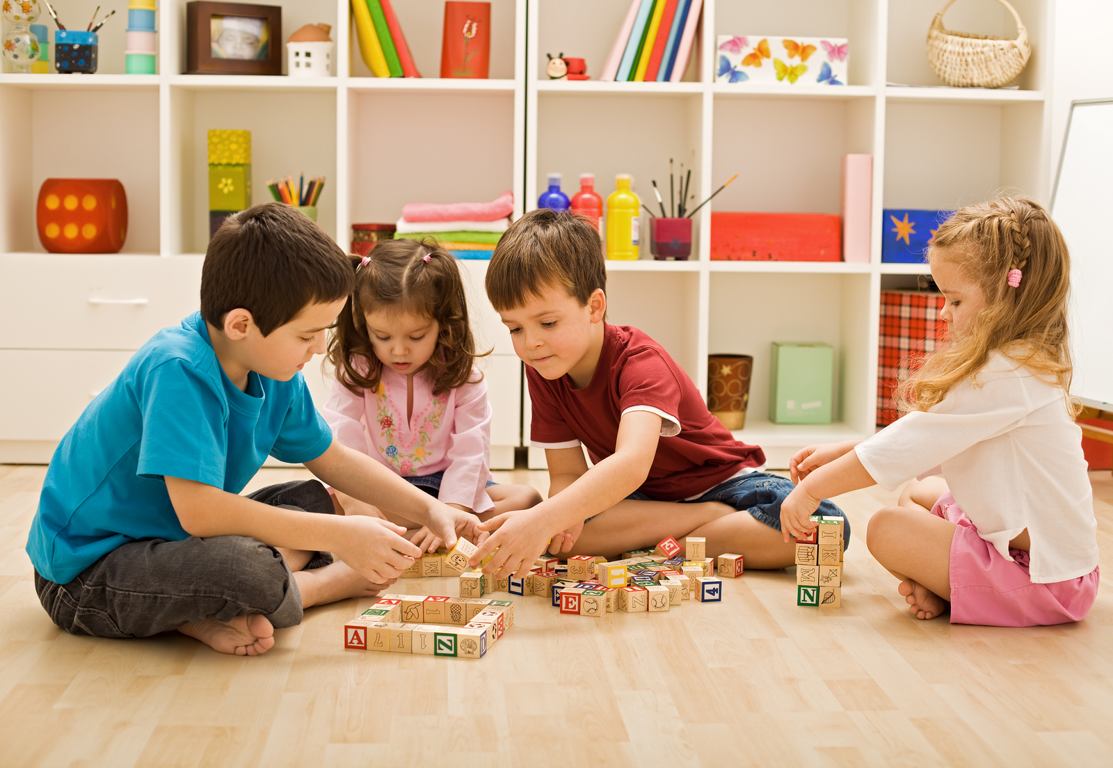 How to Organize Fun Contests for Children in Small Rooms