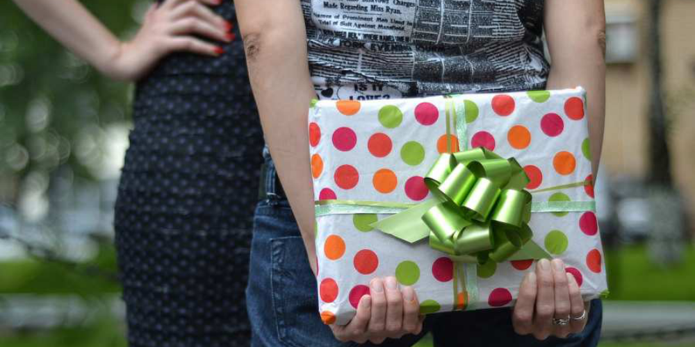 Reasons Why You Should Buy Personalised Gifts Online