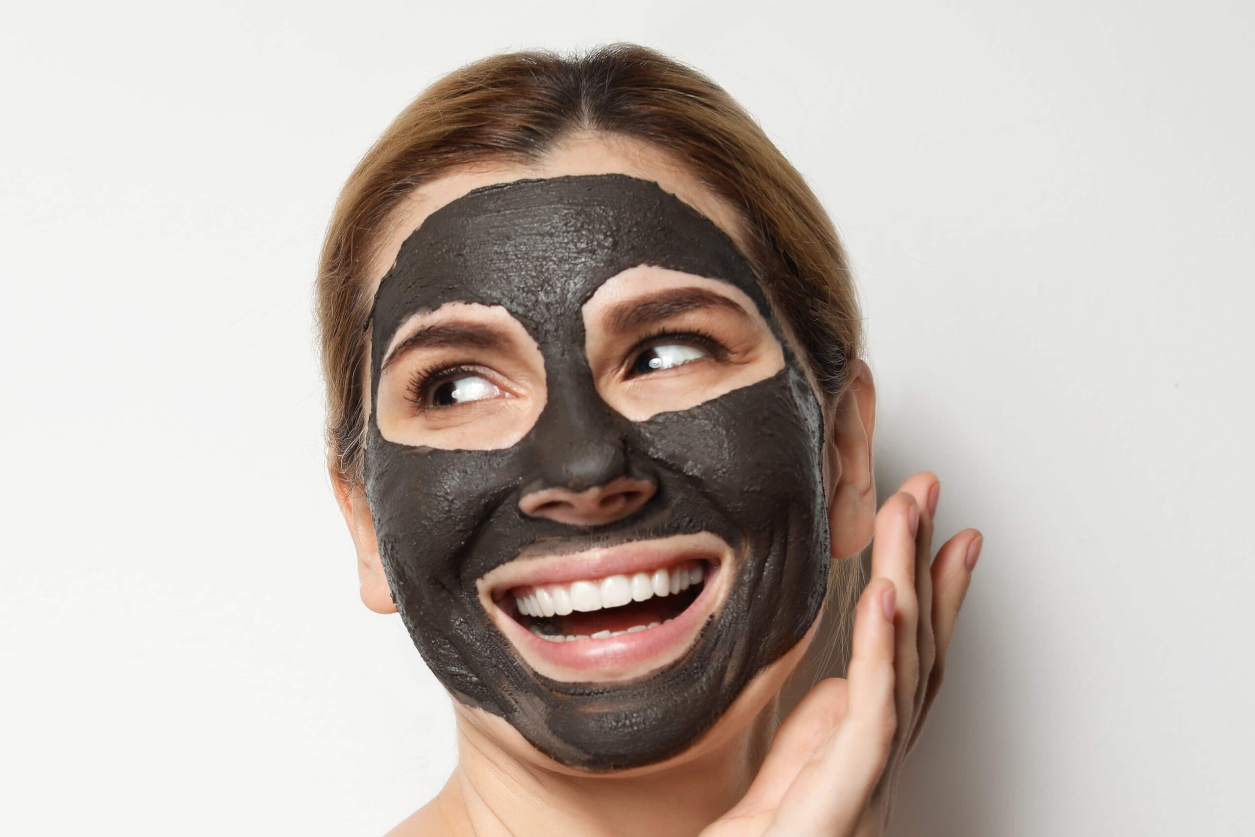 Why Do You Need to Introduce A Charcoal Face Mask into Your Routine?