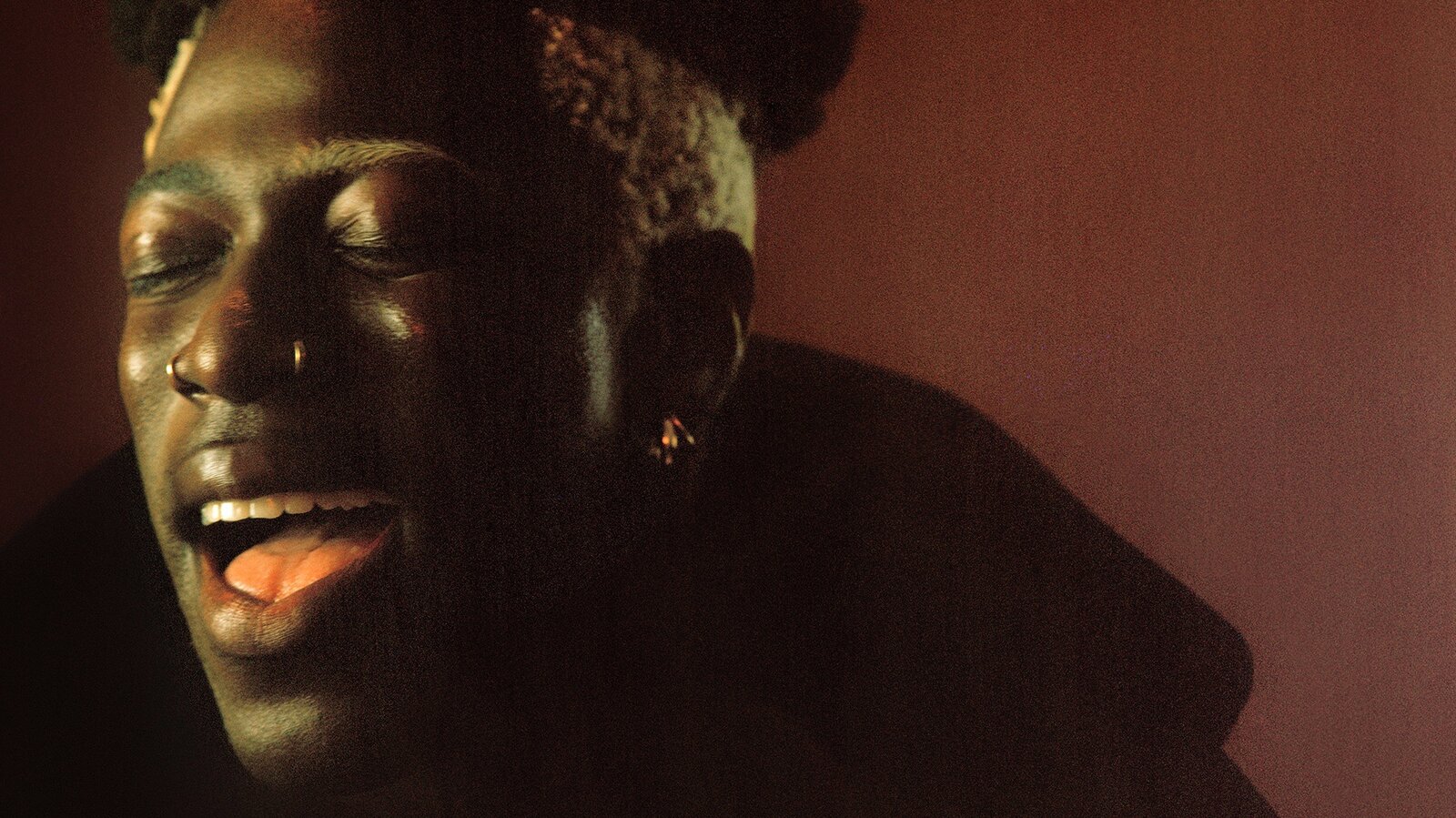 Discover the Sonic Speed Mystery: Does Sound Travel Faster in a Warm Room Or a Cold Room? Find Out Now!