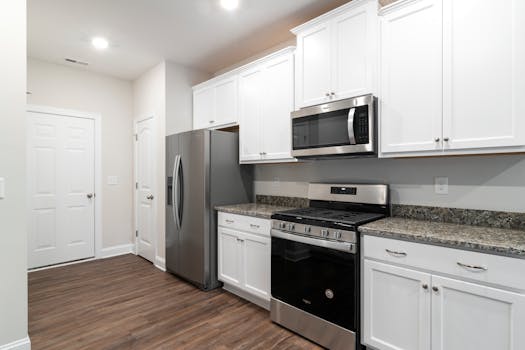 Navigating the Digital Cabinet Storefront: Your Smart Guide to Kitchen Cabinets Online