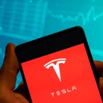 How Singapore Investors Approach TSLA in a High-Volatility Market